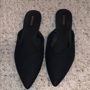Black pointy toe flats